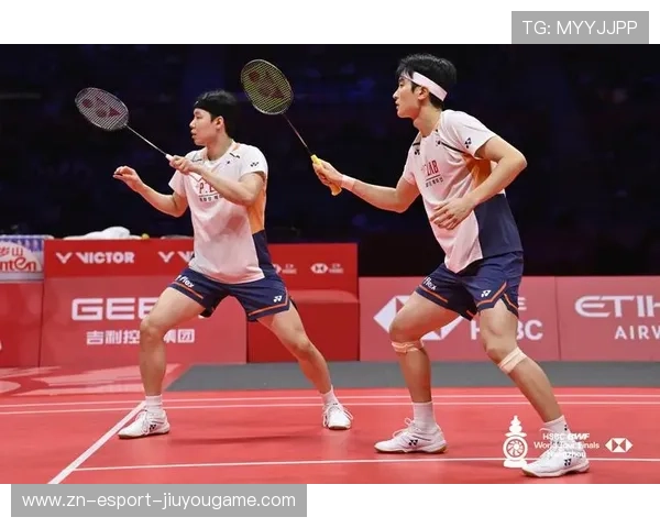 国羽男双配合默契，轻松获胜进入决赛